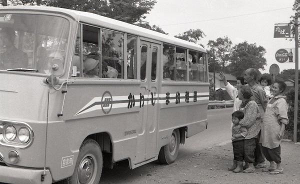 1966年 かわじま幼稚園バス085.jpg